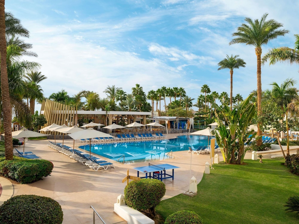 Habitación Superior con 2 camas individuales, lado piscina (Ala Beach) del hotel Novotel Sharm El-sheikh. Foto 1