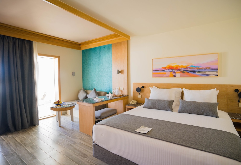 Suite Familiar con habitación infantil separada con camas litera, lado jardín (Ala Palm) del hotel Novotel Sharm El-sheikh. Foto 6