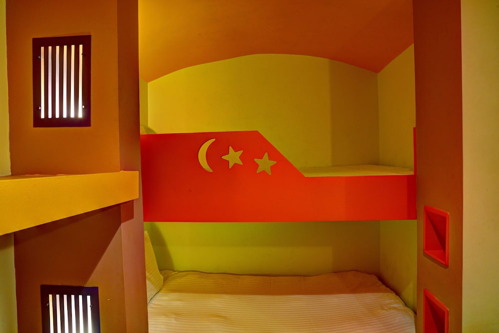 Suite Familiar con habitación infantil separada con camas litera, lado jardín (Ala Palm) del hotel Novotel Sharm El-sheikh. Foto 13