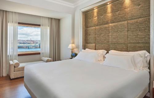 Habitación Cuádruple Familiar con vistas al mar del hotel Nh Collection A Coruña Finisterre. Foto 2