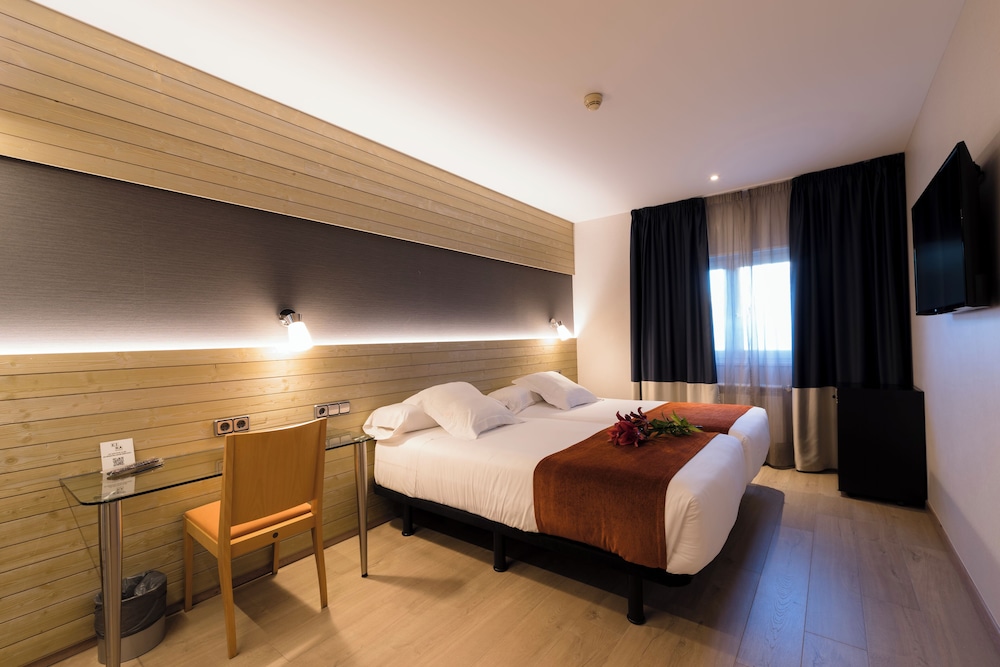 Habitación con 2 camas individuales del hotel Avenida. Foto 4