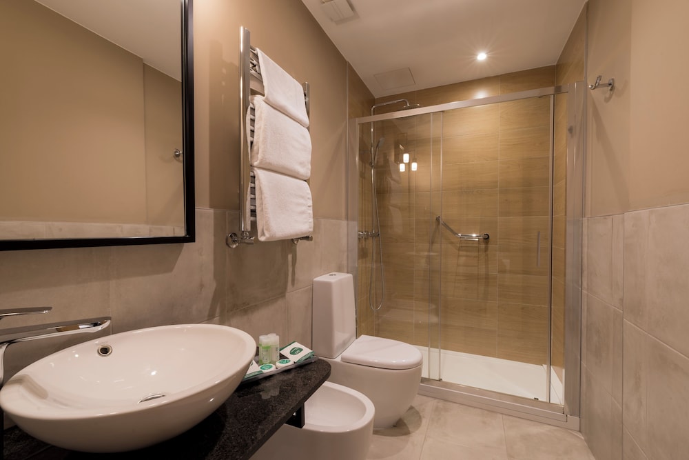 Habitación con 2 camas individuales del hotel Avenida. Foto 9