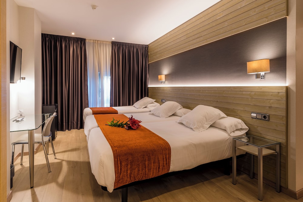 Habitación triple del hotel Avenida