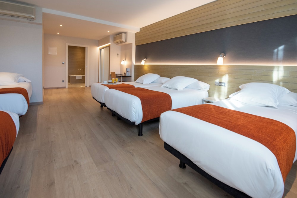 Habitación familiar del hotel Avenida. Foto 3