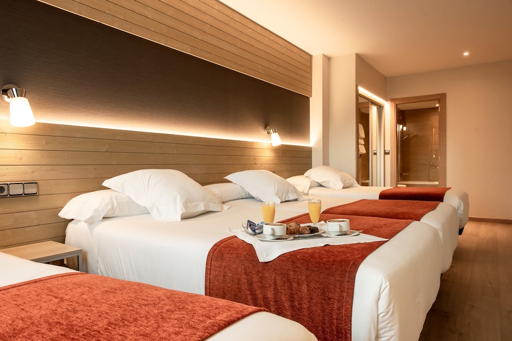 Habitación familiar del hotel Avenida. Foto 4