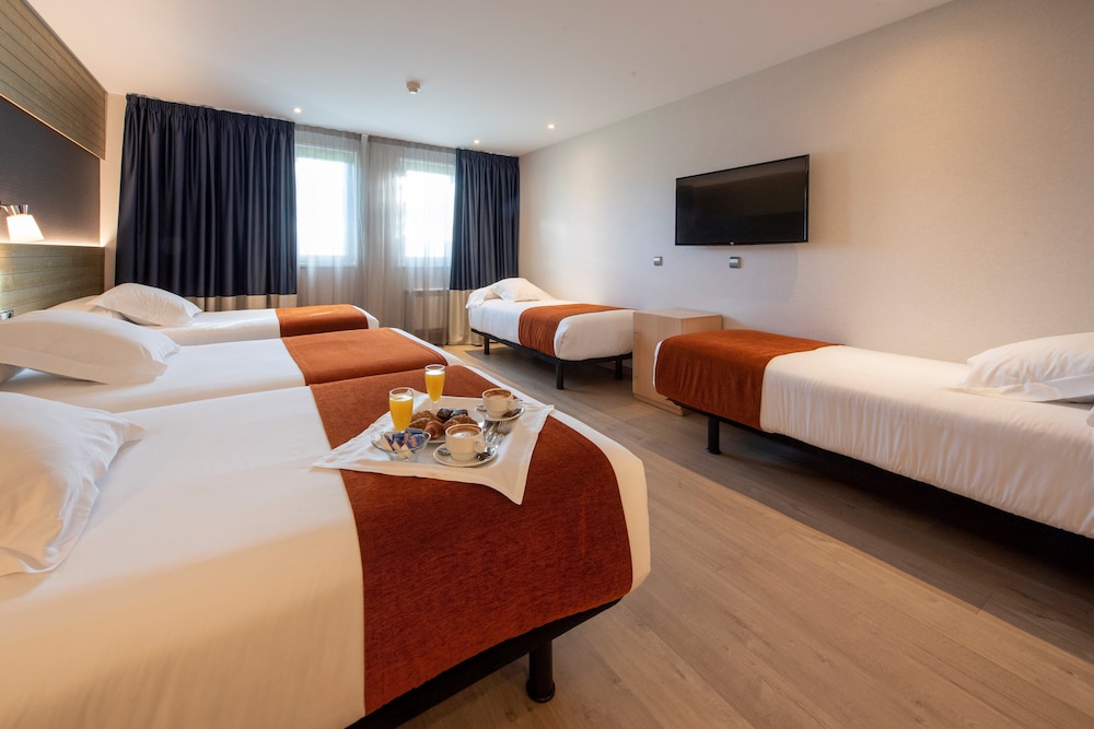 Habitación familiar del hotel Avenida. Foto 7