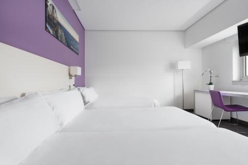 Habitación Triple del hotel EXE Coruña. Foto 4