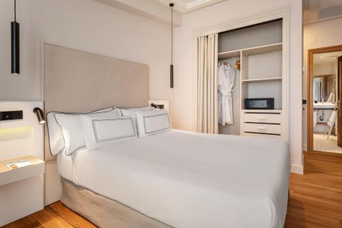 Habitación Doble con terraza y vistas al mar del hotel Melia Maria Pita. Foto 4