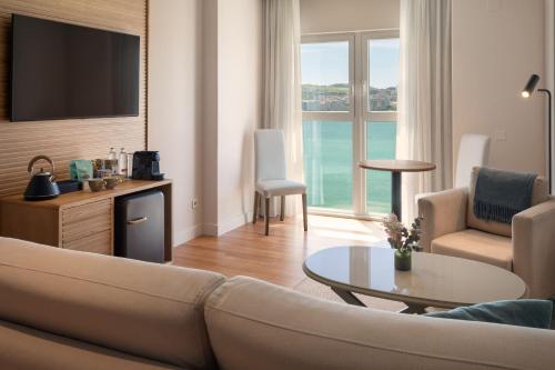 Suite Dúplex con vistas al mar del hotel Melia Maria Pita. Foto 4