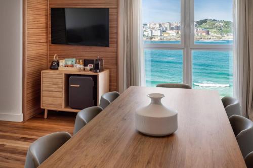 Suite Dúplex Presidencial con vistas al mar del hotel Melia Maria Pita. Foto 5