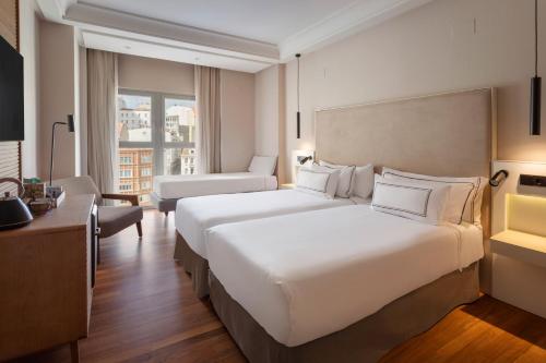 Habitación Meliá del hotel Melia Maria Pita. Foto 3