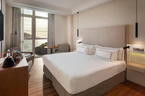 Habitación Premium con vistas al mar del hotel Melia Maria Pita. Foto 1