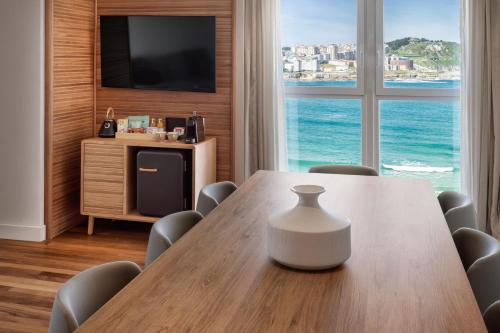Suite Dúplex Presidencial con vistas al mar del hotel Melia Maria Pita. Foto 4