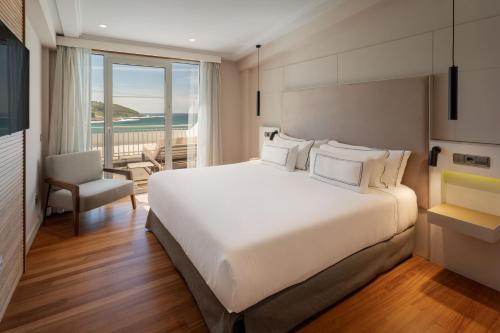 Suite Dúplex con vistas al mar del hotel Melia Maria Pita. Foto 11