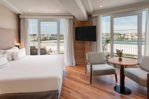 Suite Dúplex Presidencial con vistas al mar del hotel Melia Maria Pita. Foto 17
