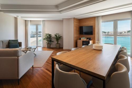 Suite Dúplex Presidencial con vistas al mar del hotel Melia Maria Pita. Foto 1