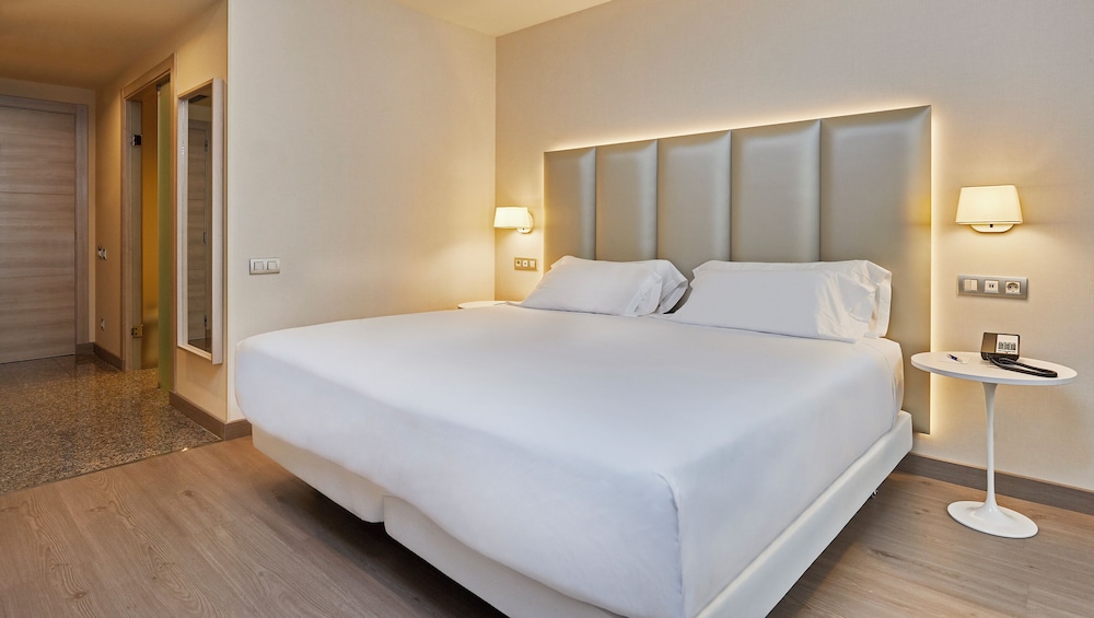 Habitación estándar del hotel Hesperia A Coruña Centro. Foto 2