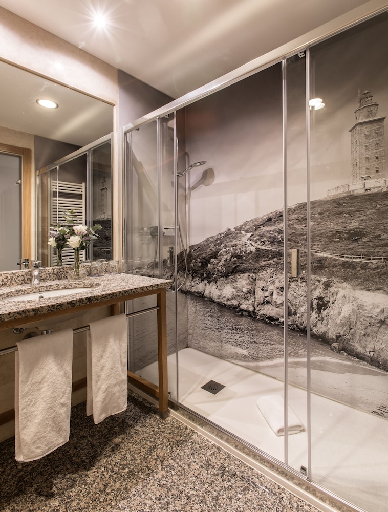 Habitación estándar del hotel Hesperia A Coruña Centro. Foto 4