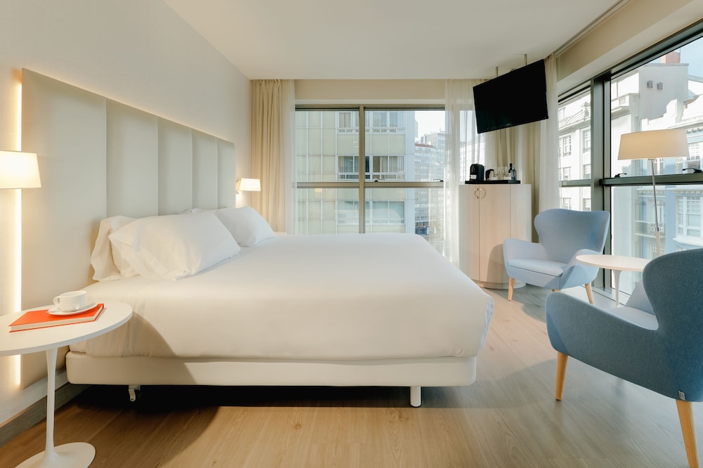 Habitación Deluxe del hotel Hesperia A Coruña Centro. Foto 1