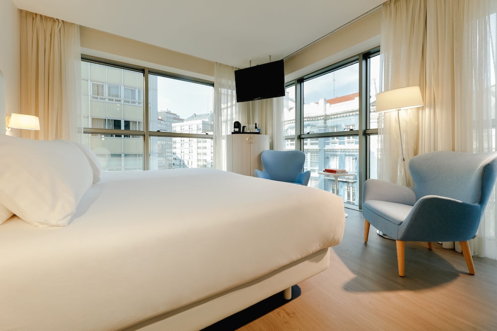 Habitación Deluxe del hotel Hesperia A Coruña Centro. Foto 2