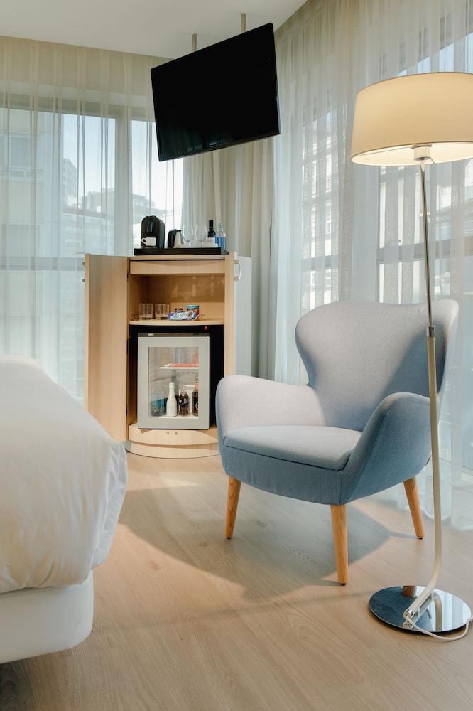 Habitación Deluxe del hotel Hesperia A Coruña Centro. Foto 3
