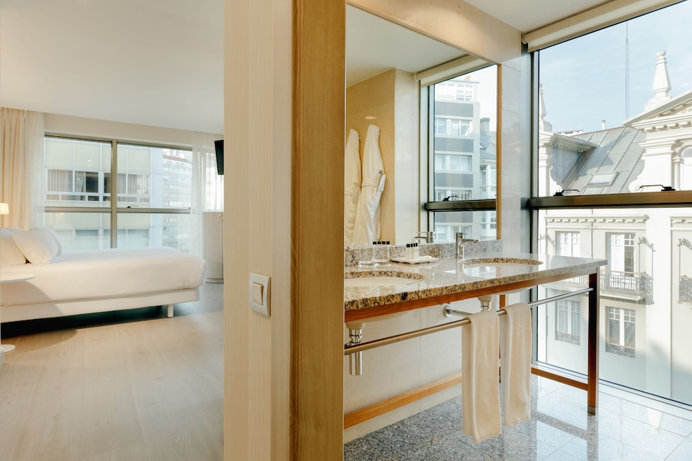 Habitación Deluxe del hotel Hesperia A Coruña Centro. Foto 6