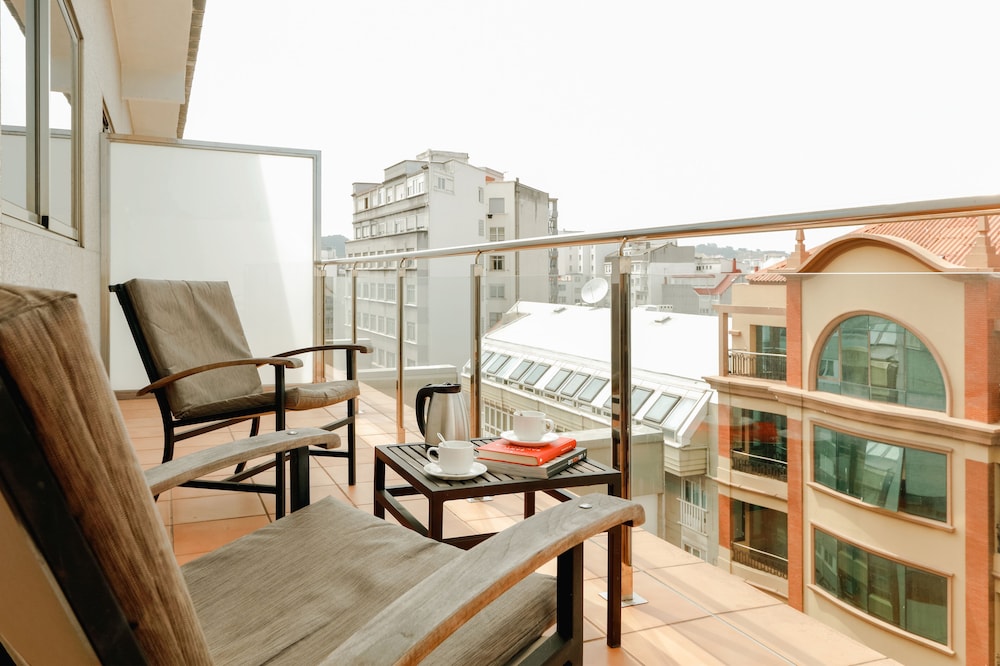 Suite junior, terraza del hotel Hesperia A Coruña Centro
