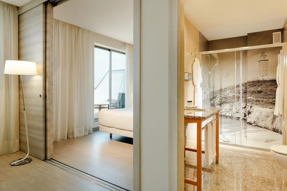 Suite junior, terraza del hotel Hesperia A Coruña Centro. Foto 5