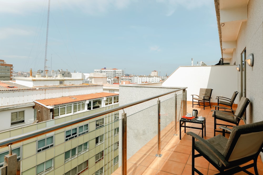 Suite junior, terraza del hotel Hesperia A Coruña Centro. Foto 6