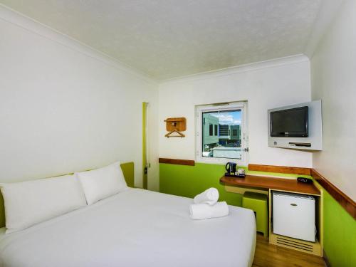 Habitación Estándar - 1 cama grande del hotel Ibis Budget Brisbane Airport. Foto 1