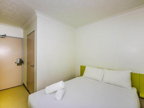 Habitación Estándar - 1 cama grande del hotel Ibis Budget Brisbane Airport. Foto 2