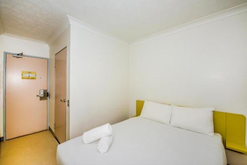 Habitación Estándar - 1 cama grande del hotel Ibis Budget Brisbane Airport. Foto 5