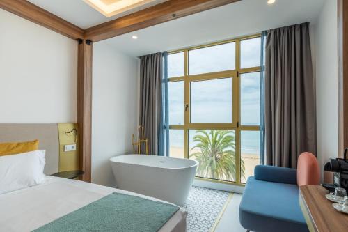 Habitación - 1 cama extragrande - No fumadores del hotel Faranda Rías Altas. Foto 5