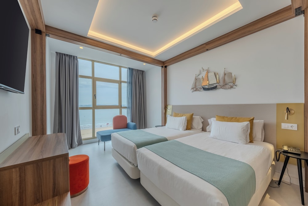 Habitación Superior 2 camas, vista al mar del hotel Faranda Rías Altas. Foto 9