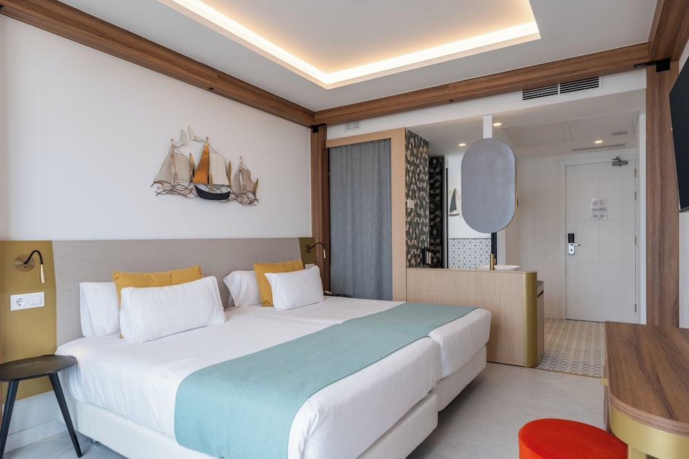 Habitación Superior 2 camas, vista al mar del hotel Faranda Rías Altas. Foto 10