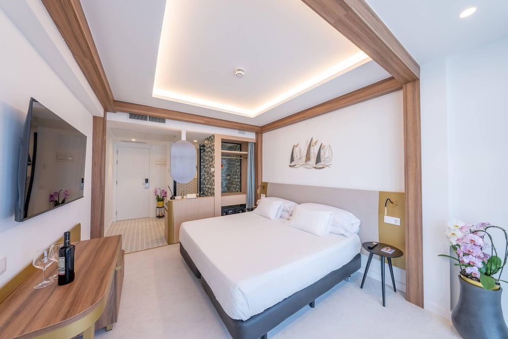 Habitación Superior 2 camas, vista al mar del hotel Faranda Rías Altas. Foto 14