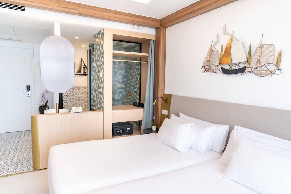 Habitación Superior, vista al mar del hotel Faranda Rías Altas. Foto 12