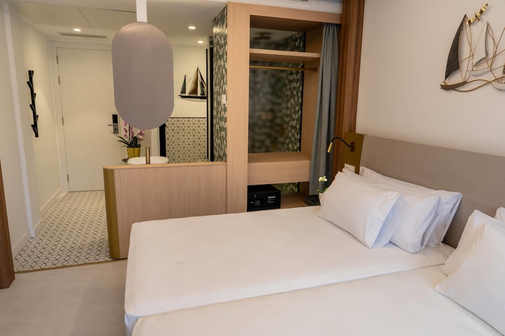 Habitación Superior 2 camas, vista Rías del hotel Faranda Rías Altas. Foto 8