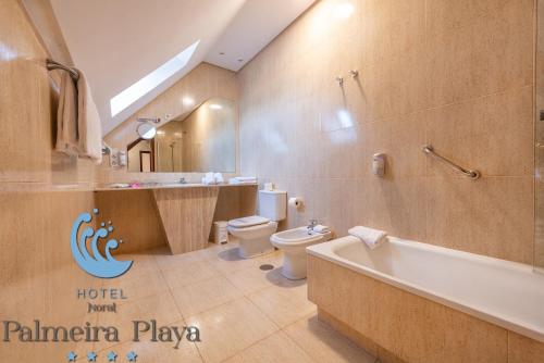 Habitación Cuádruple (cama doble + 2 camas supletorias) del hotel Norat Palmeira Playa. Foto 3