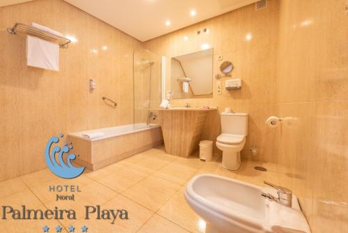 Habitación Cuádruple (cama doble + 2 camas supletorias) del hotel Norat Palmeira Playa. Foto 5