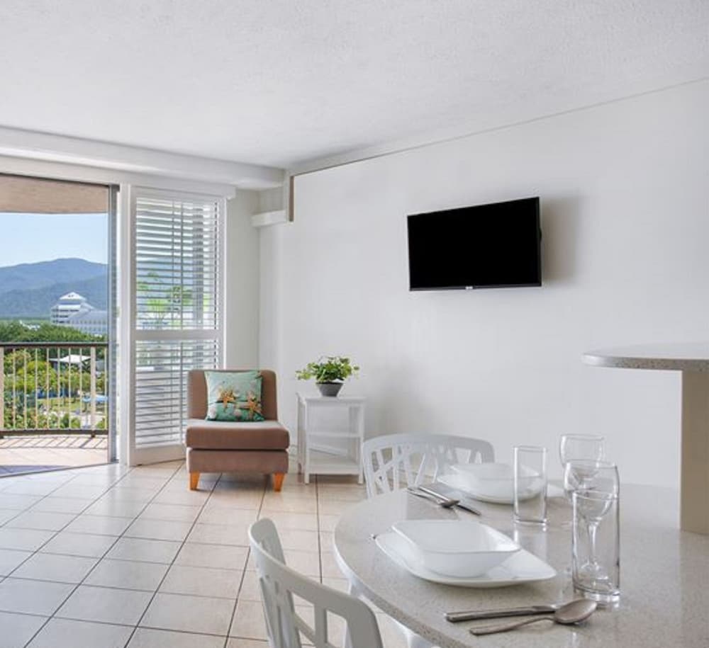 Suite de 1 dormitorio con jardín del hotel Breakfree Royal Harbour. Foto 4