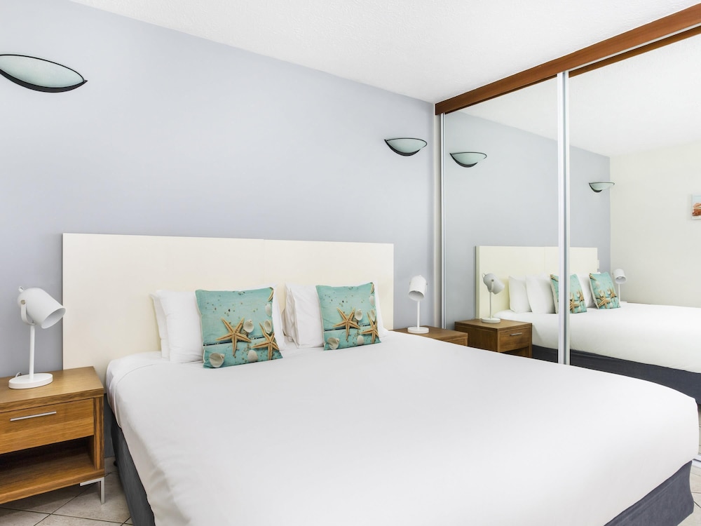 Suite de 1 dormitorio con vistas al océano del hotel Breakfree Royal Harbour. Foto 2