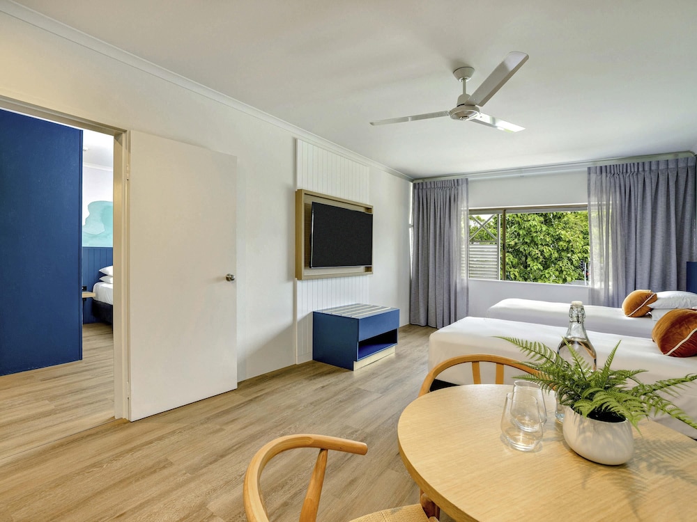 Habitación Familiar 1 Cama Queen y 2 Camas Individuales del hotel Mercure Cairns. Foto 2