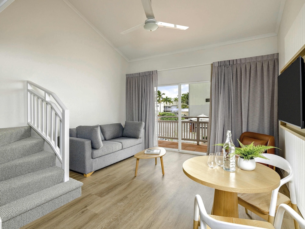 Habitación Loft 1 Cama Queen y Spa del hotel Mercure Cairns. Foto 4
