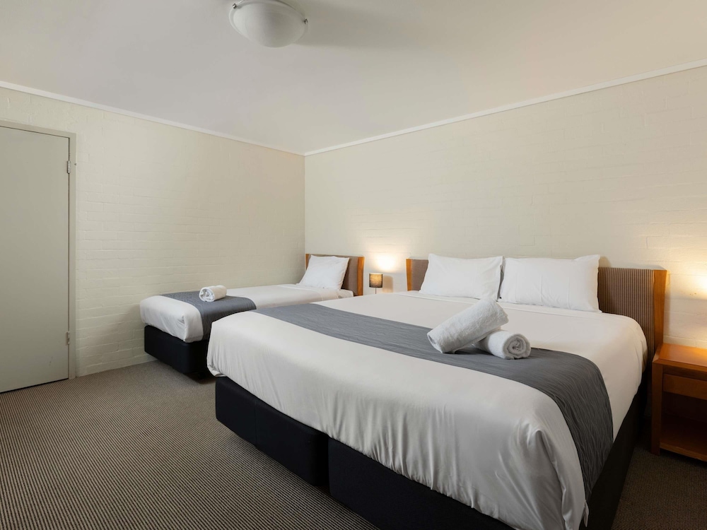 Habitación superior, 1 cama de matrimonio grande del hotel Ibis Styles Canberra. Foto 5