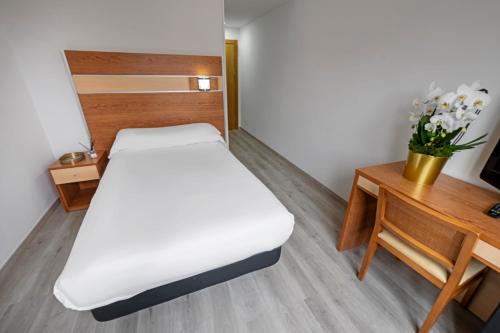Cama individual del hotel Faranda Los Tilos. Foto 1