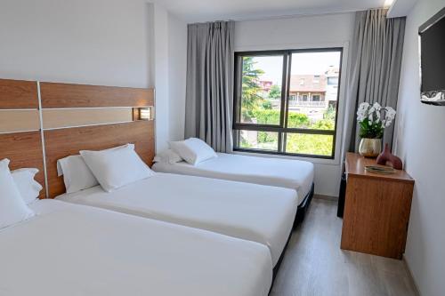 3 camas individuales del hotel Faranda Los Tilos