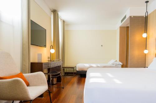 Habitación Triple del hotel Compostela. Foto 1