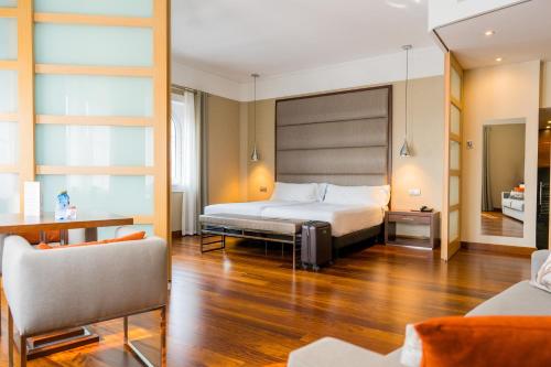 Suite Junior con vistas a la ciudad del hotel Compostela