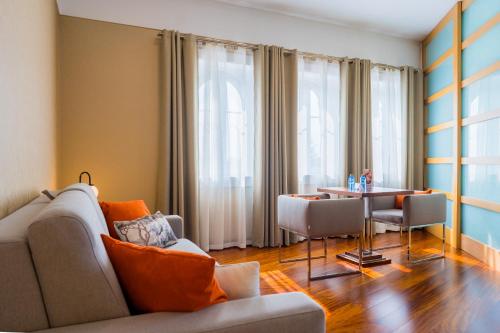 Suite Junior con vistas a la ciudad del hotel Compostela. Foto 4